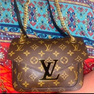 Authentic Louis Vuitton passy ! Rarely used, excellent condition !